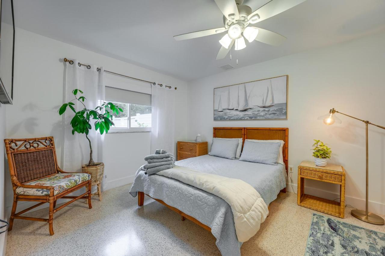 Sunny Florida Escape With Patio, Grill And Fire Pit! Naples