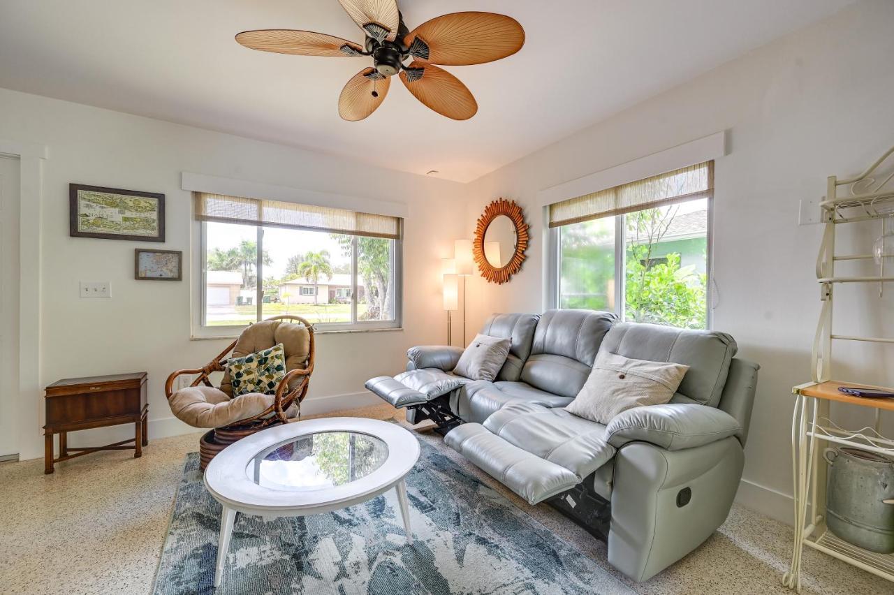Sunny Florida Escape With Patio, Grill And Fire Pit! Naples