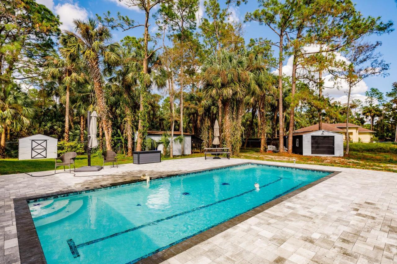 Beautiful In With Huge Private Pool Holiday home *