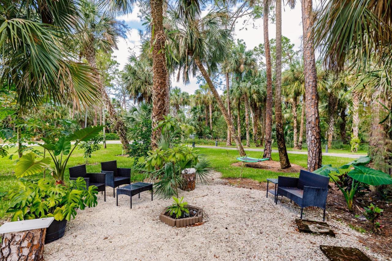 Beautiful In With Huge Private Pool Holiday home Naples