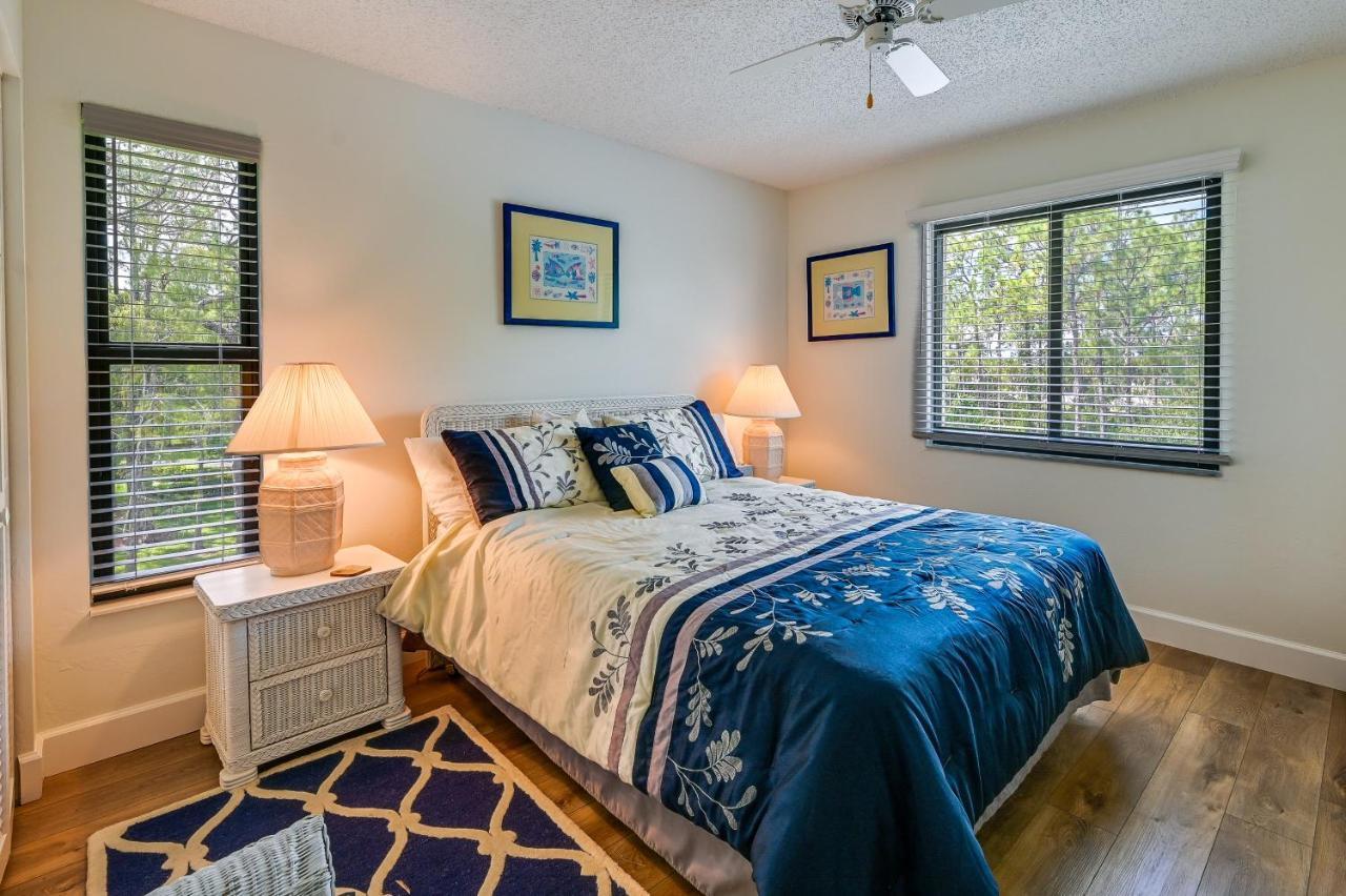 With Pool Access - 3 Mi To Beaches! Apartment Naples