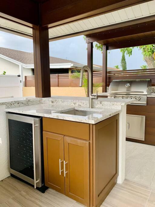 Tropical Paradise 3.5 Bd/3ba 10-min To Villa