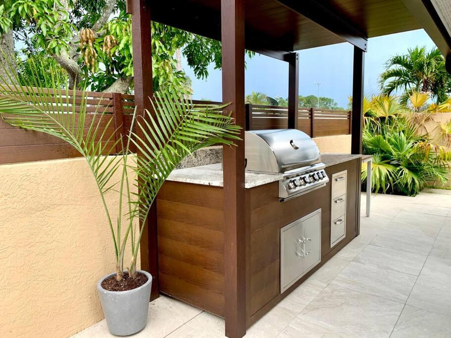 Tropical Paradise 3.5 Bd/3ba 10-min To Villa *