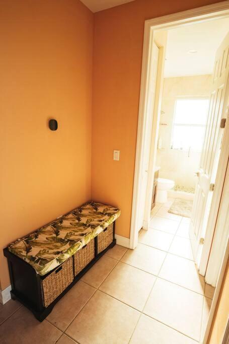 Tropical Paradise 3.5 Bd/3ba 10-min To *