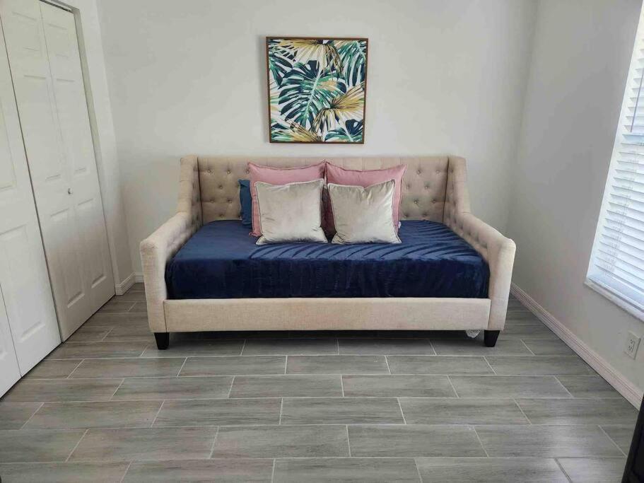 Paradise Apartment *