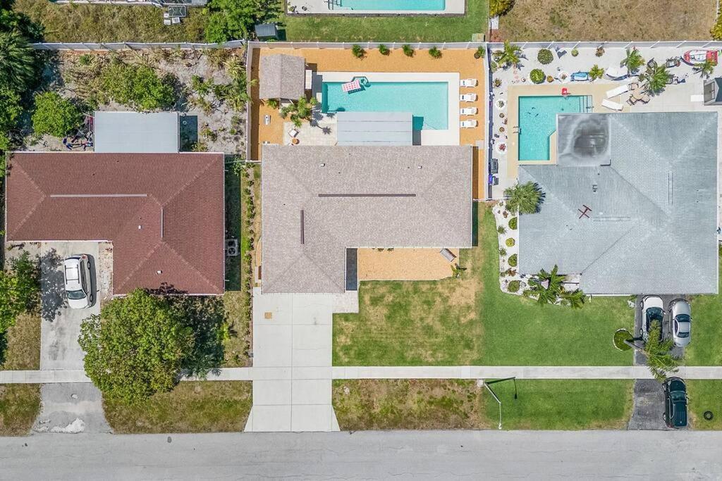 Fl , Paradise Pool * Naples
