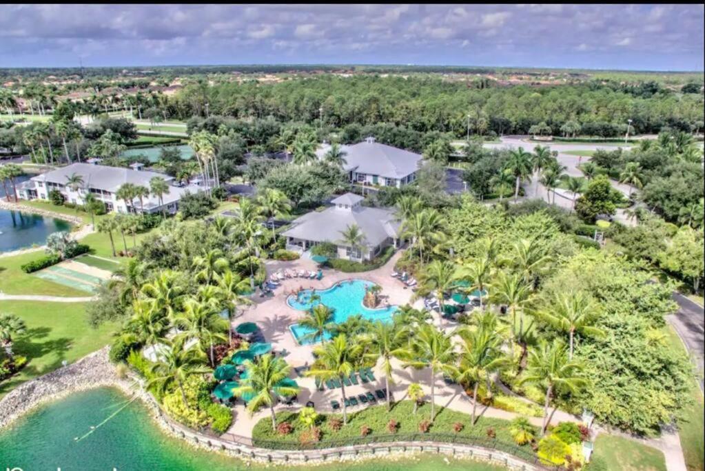 Serene Retreat: Golf-resort Pool-tennis-gym Apartment