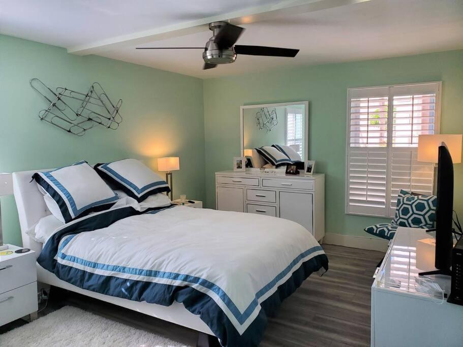 Waterfront- New 2 Br- On Bay & Across From Villa *