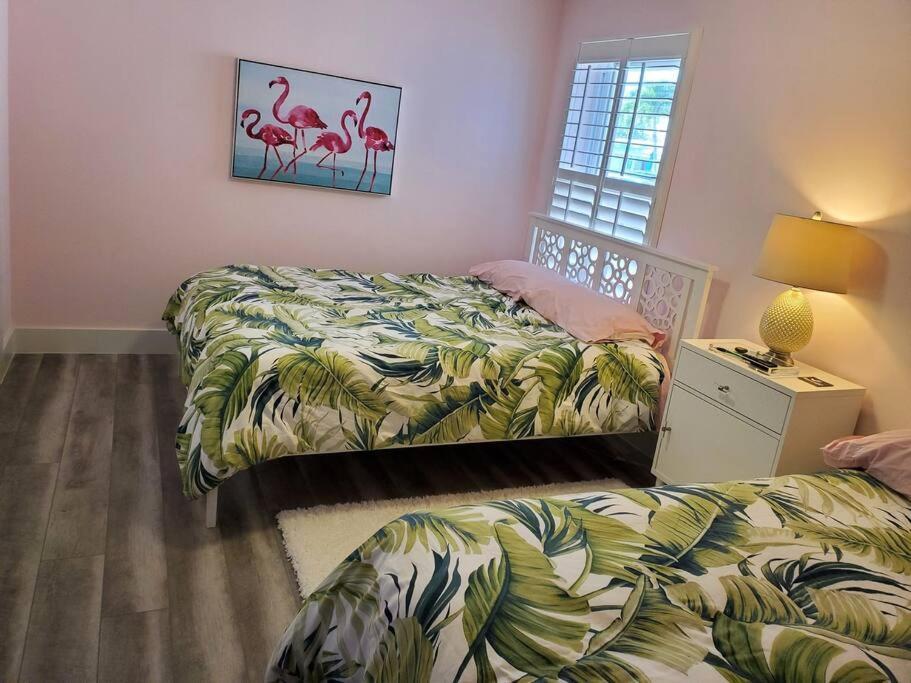 Villa Waterfront- New 2 Br- On Bay & Across From *