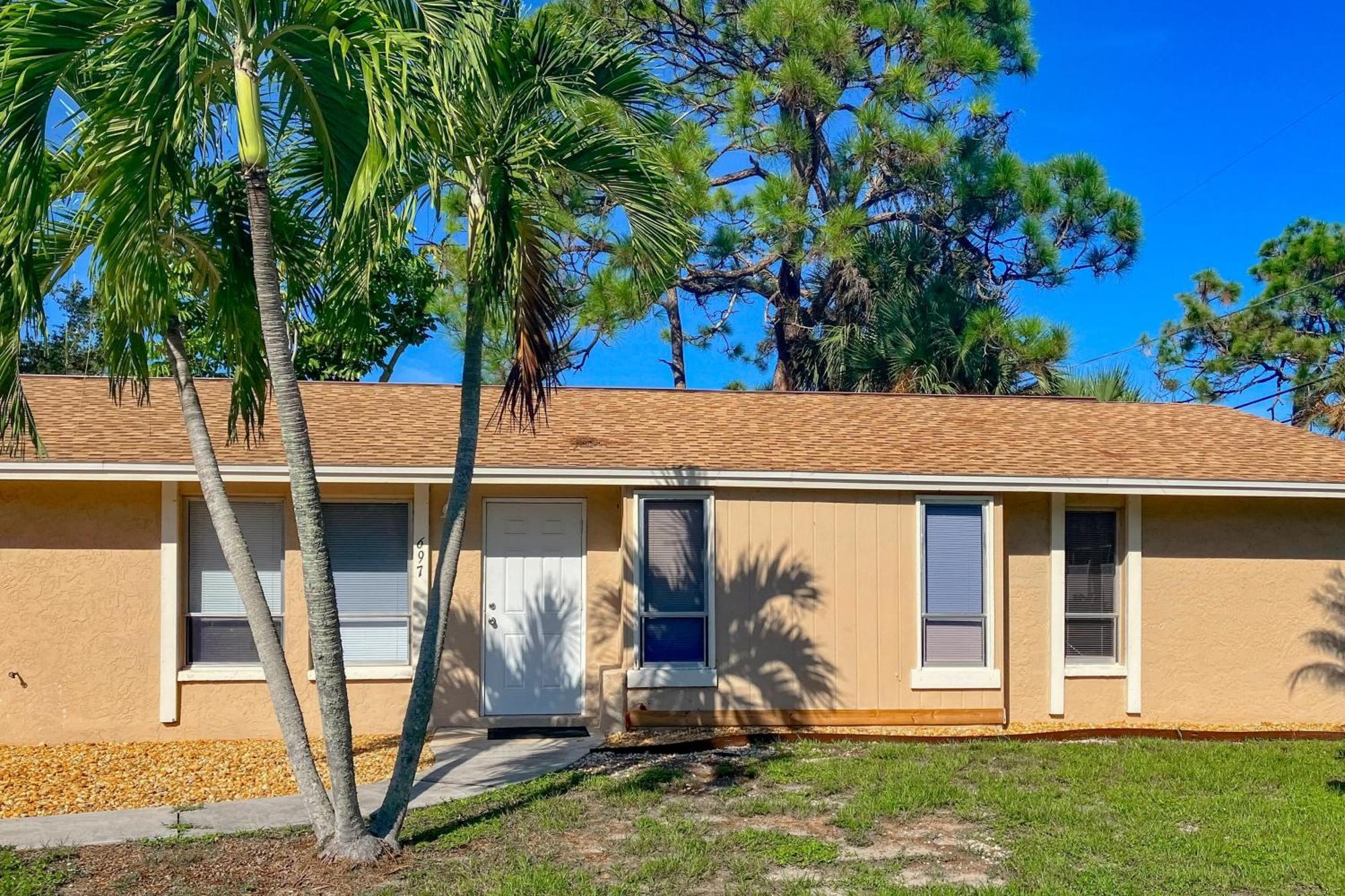 Sea Breeze Naples