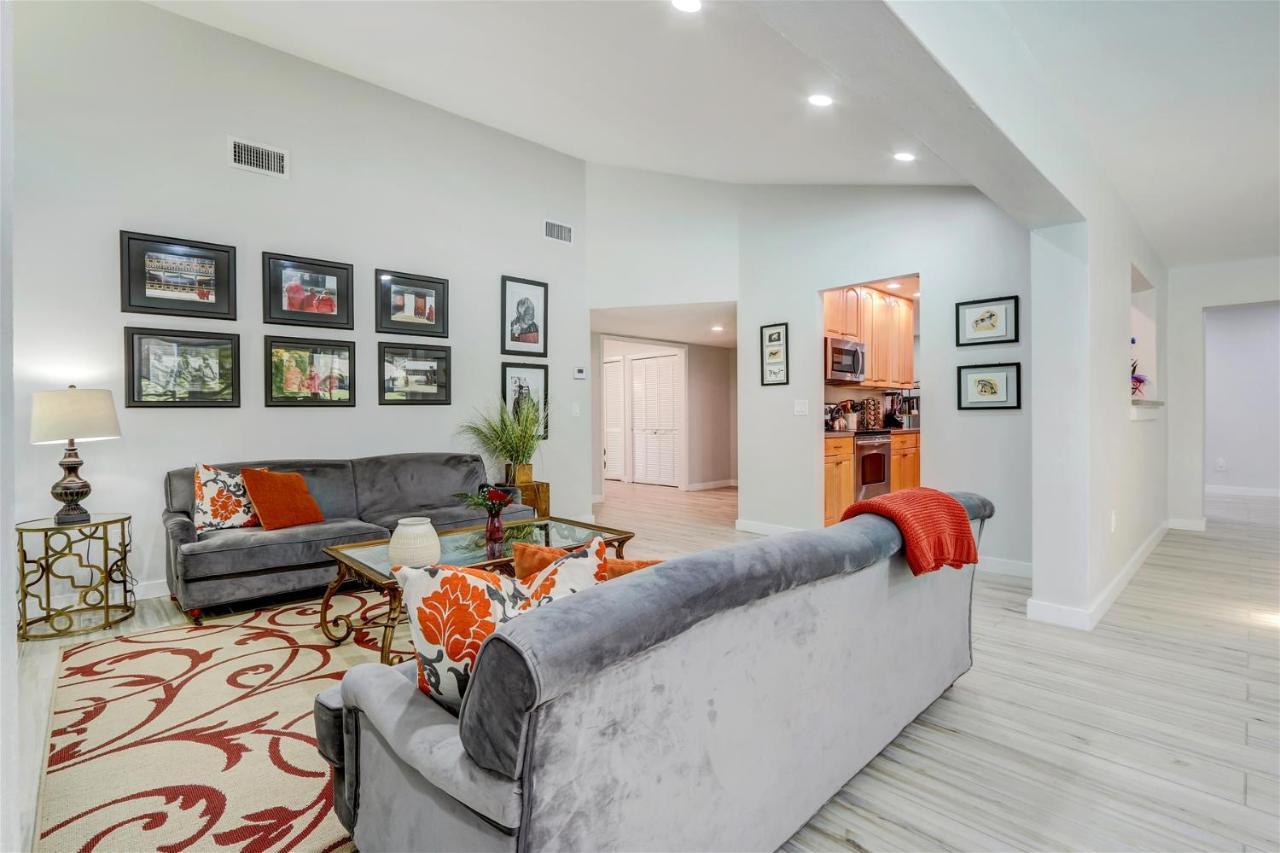 Holiday home Lakefront, Pool, Outdoor Kitchen, Lush Garden Naples