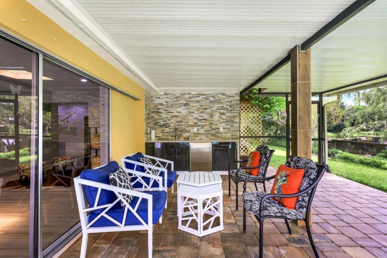 Lakefront, Pool, Outdoor Kitchen, Lush Garden