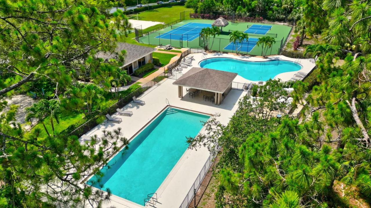 Tropical Paradise By The Sea - Pool & Game Holiday home *