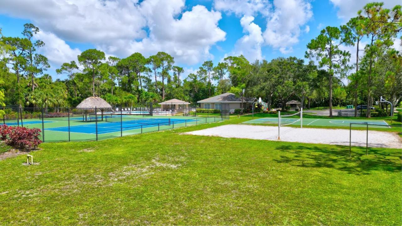 Tropical Paradise By The Sea - Pool & Game Holiday home *