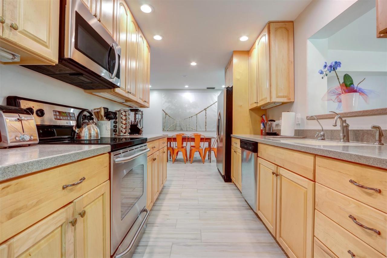 Lakefront, Pool, Outdoor Kitchen, Lush Garden * Naples
