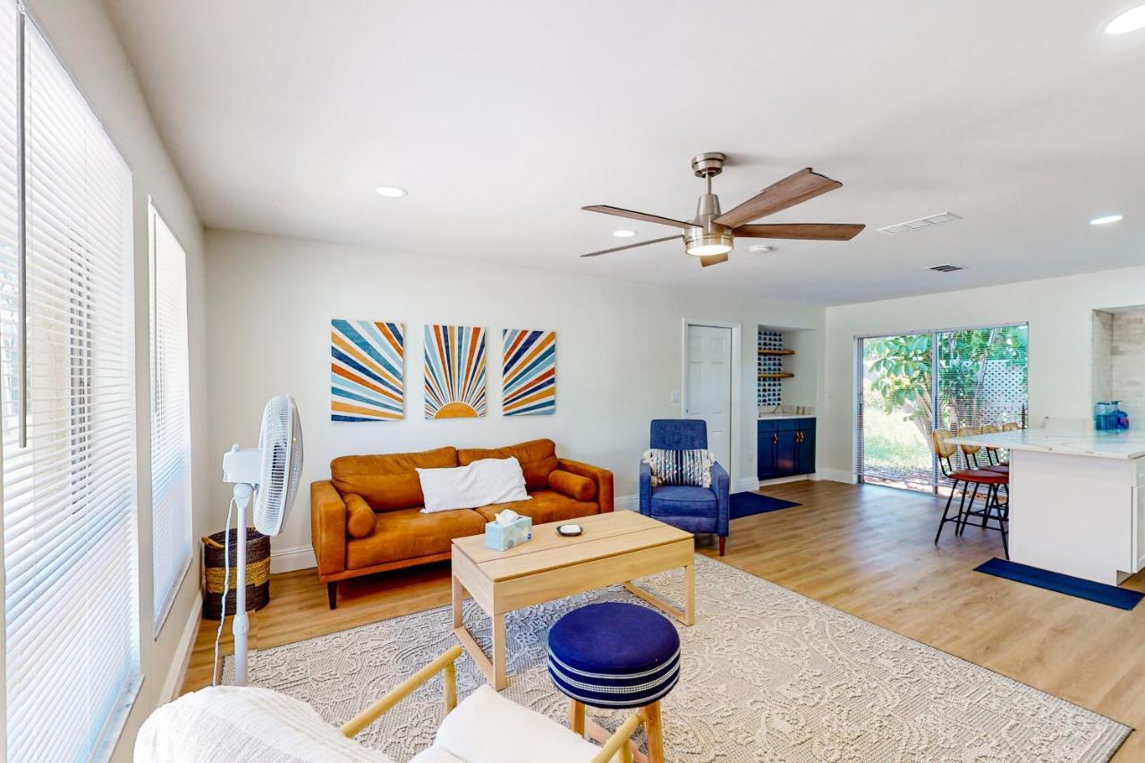 Sea Breeze Naples