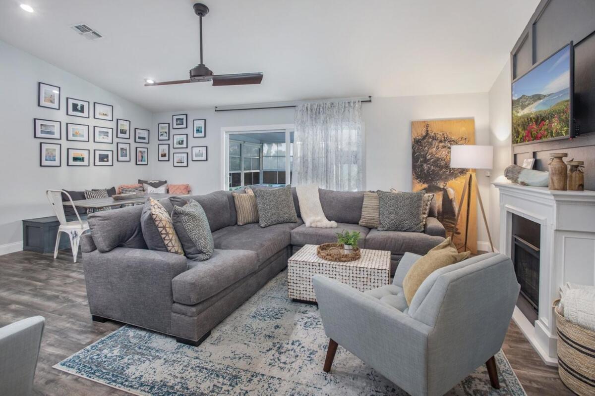 Waterfront Just Minutes To Holiday home Naples