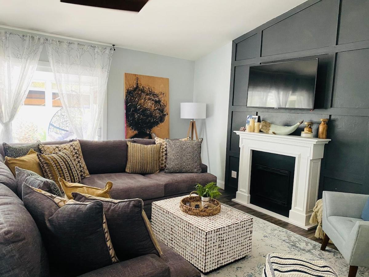 Waterfront Just Minutes To Holiday home