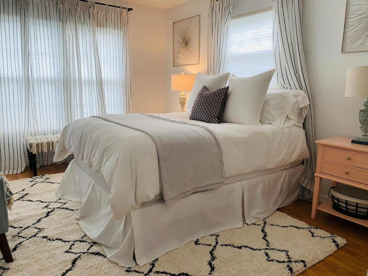 Waterfront Just Minutes To Holiday home Naples
