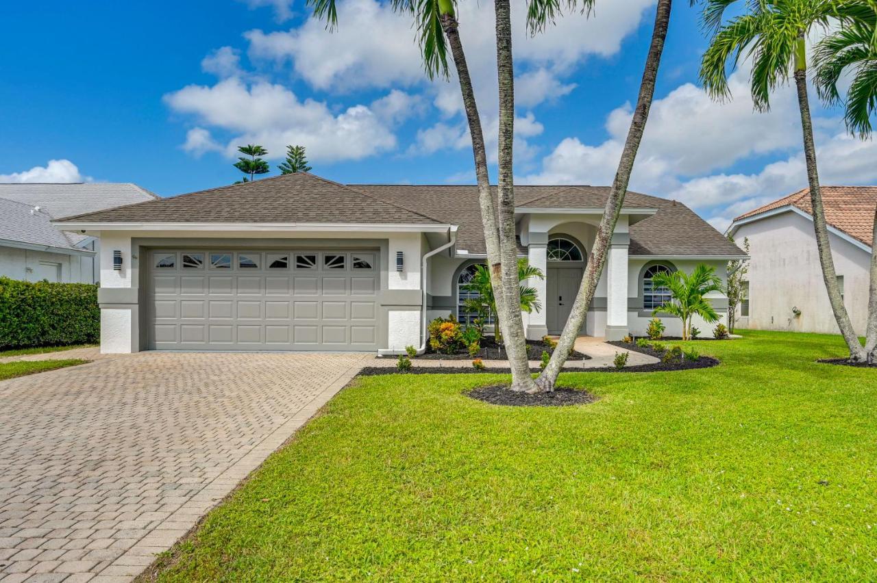 Stunning With Pool, Patio, Water Views Holiday home *