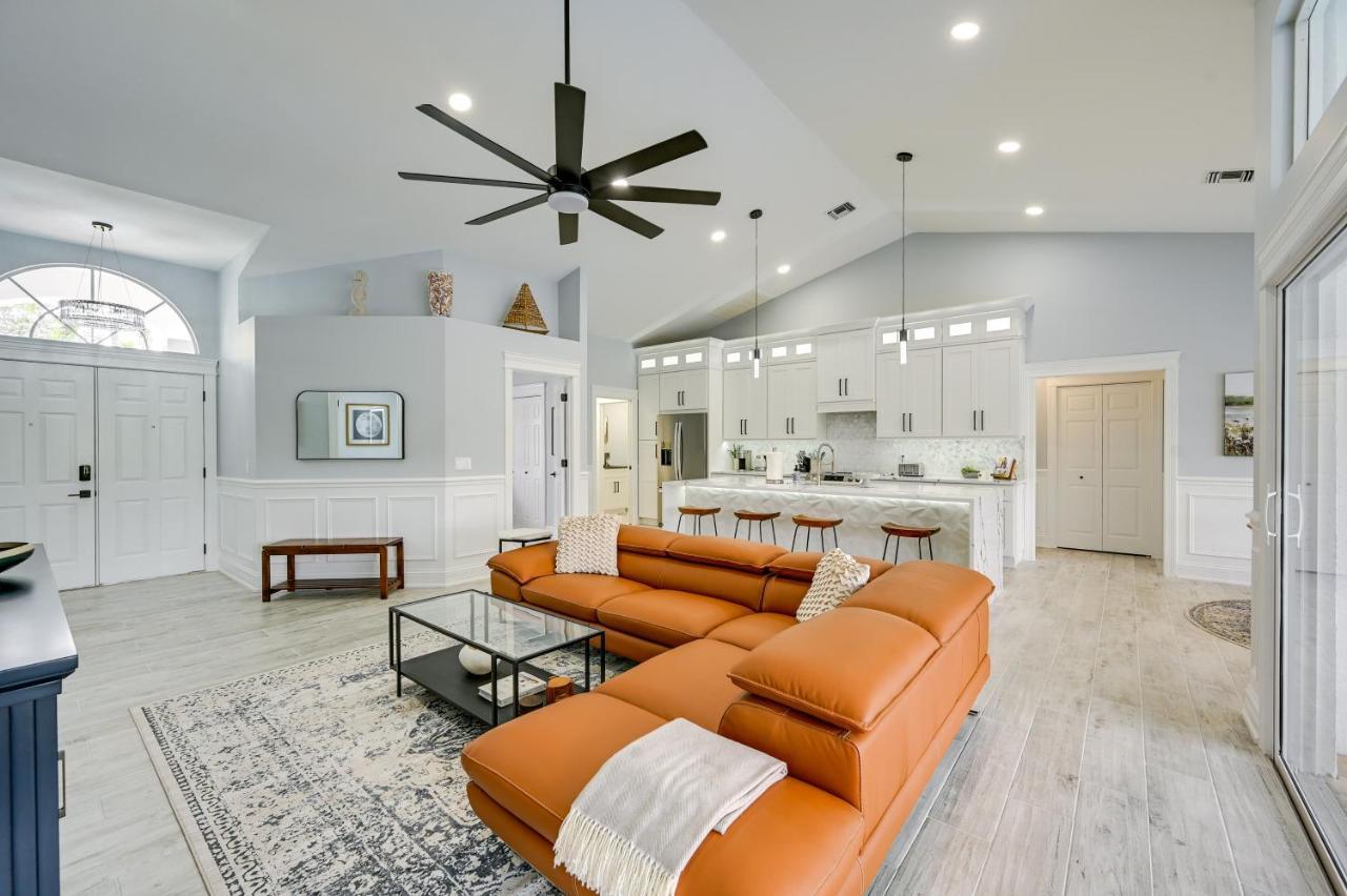 Stunning With Pool, Patio, Water Views Holiday home *