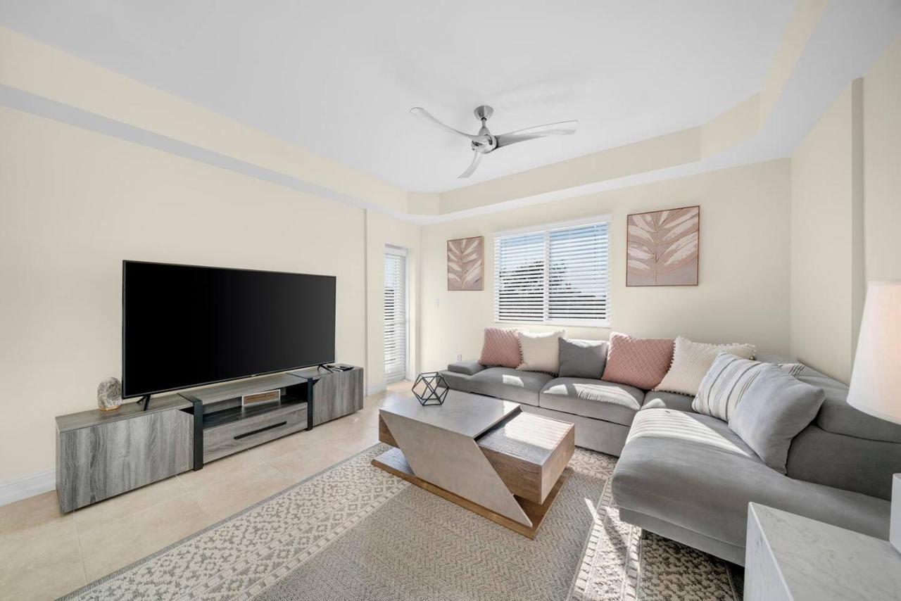 Stylish In Fantastic Location! * Naples