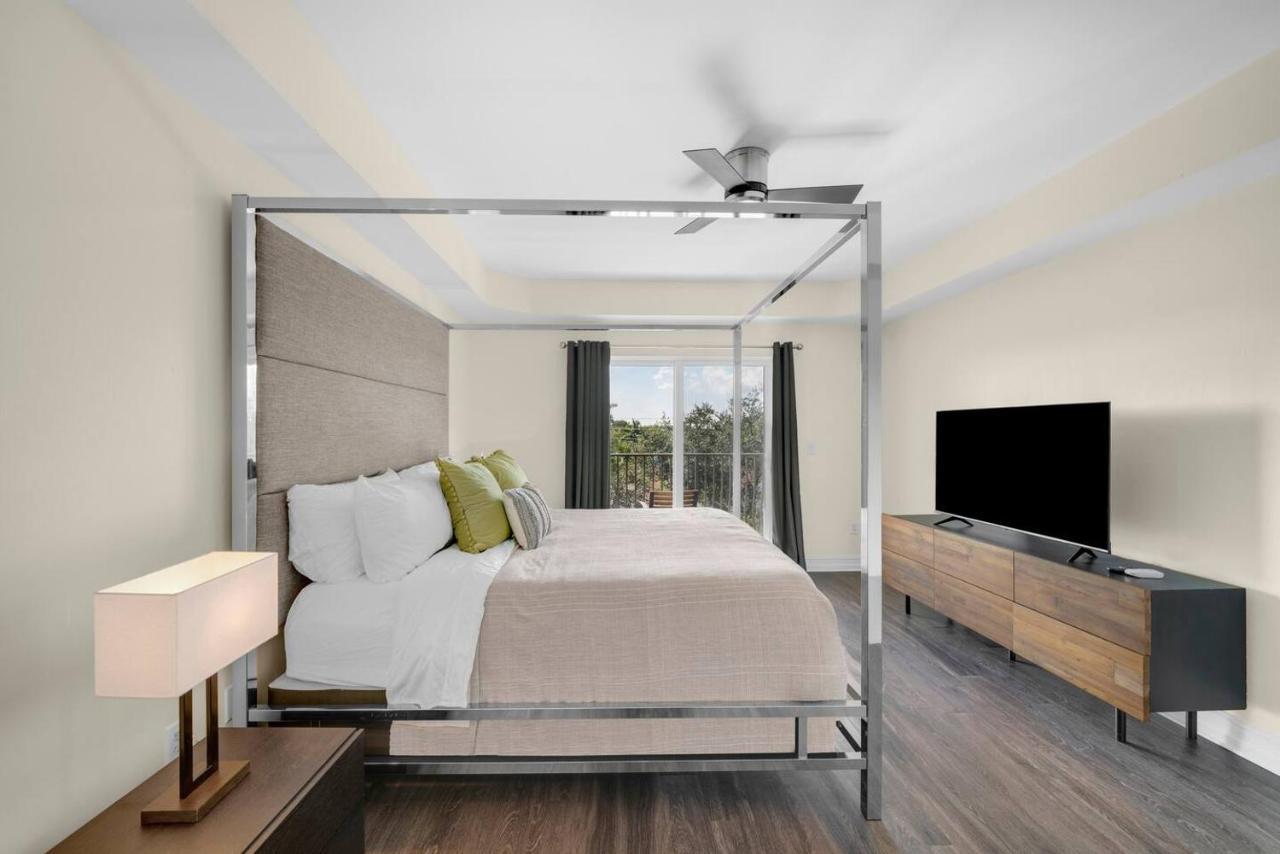 Stylish In Fantastic Location! * Naples