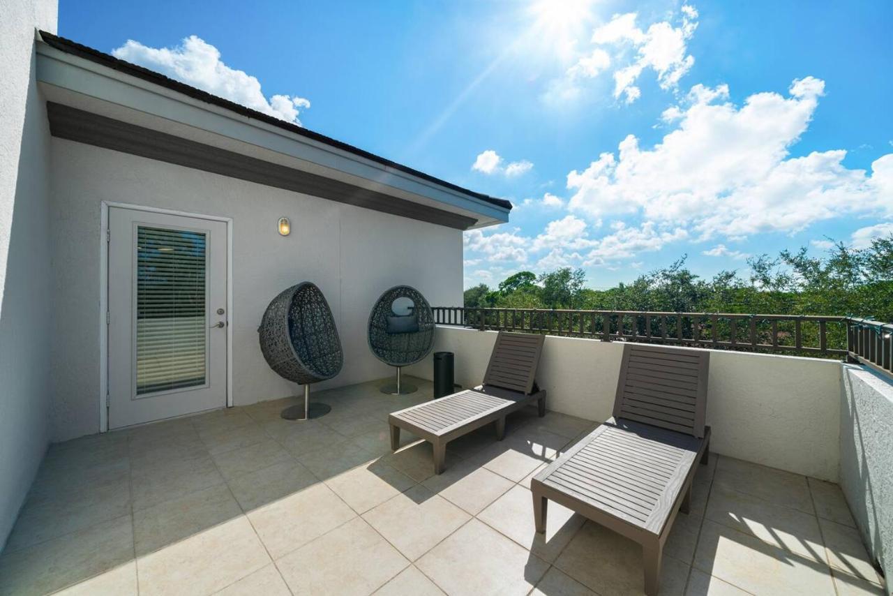 Stylish In Fantastic Location! Naples