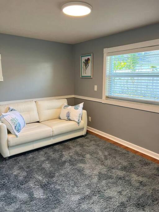 Luxury 4bdr+den Pool
