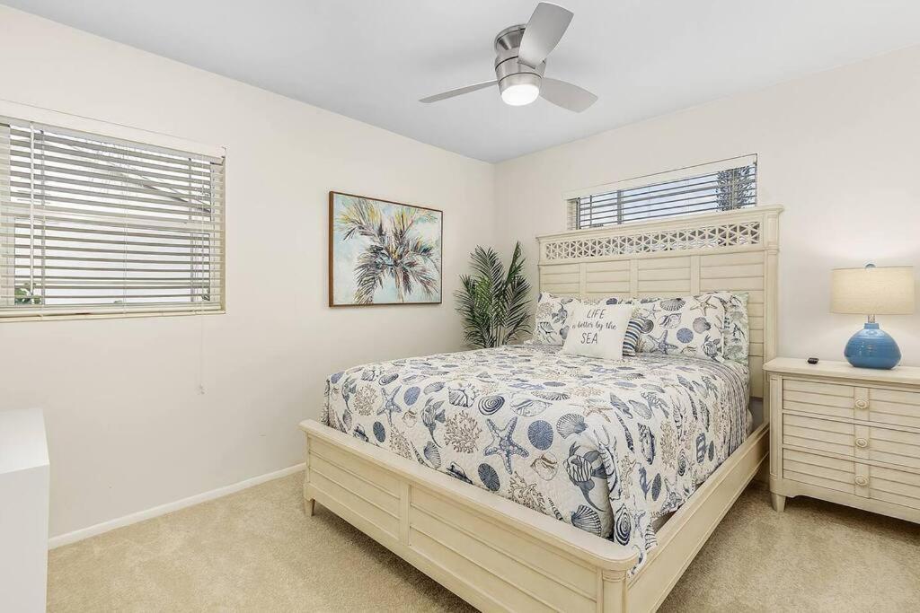 Luxury 4bdr+den Pool *