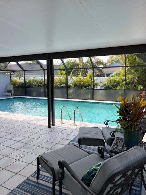 Luxury 4bdr+den Pool Holiday home Naples