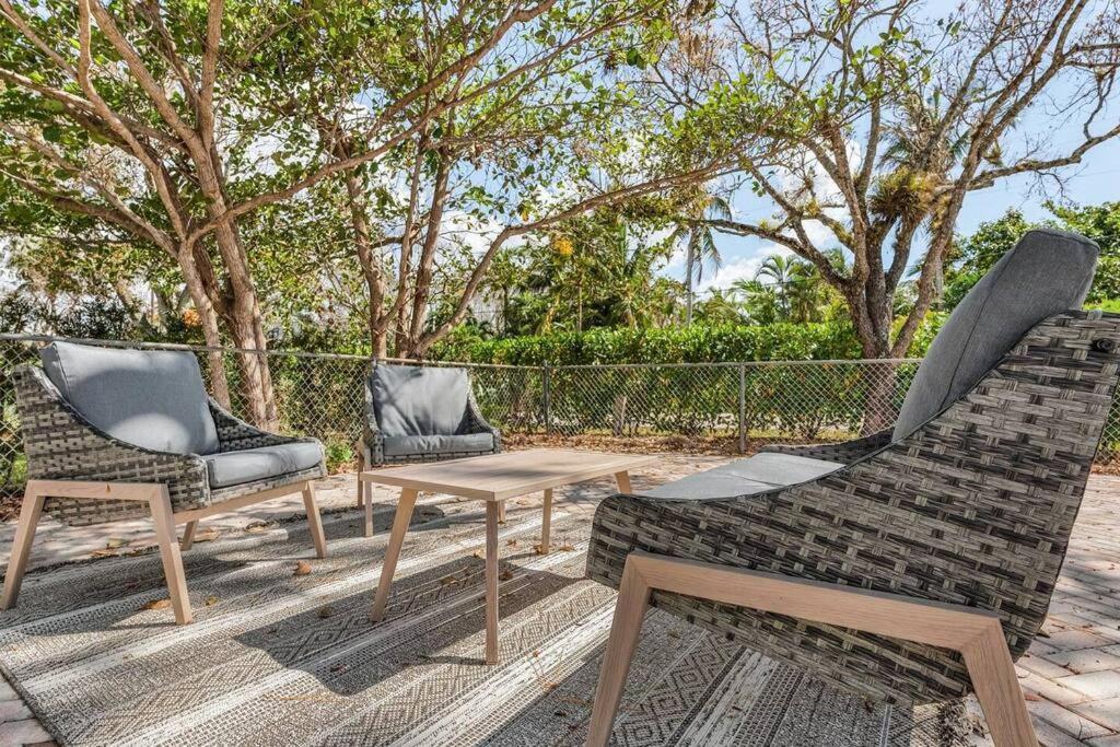 Lovely 2-bdr W/patio, Park!
