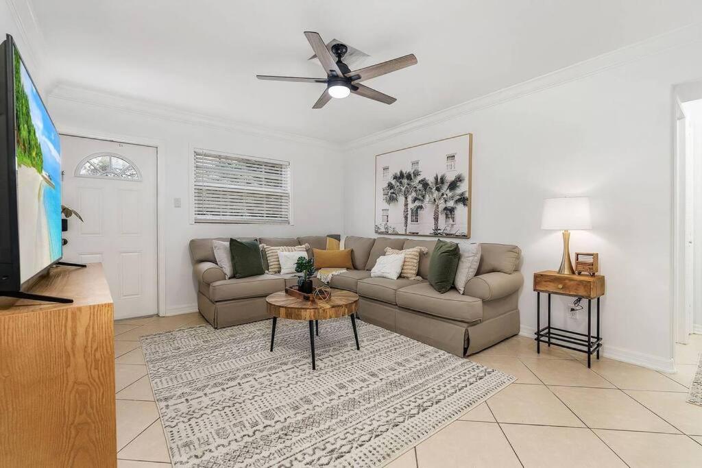 Lovely 2-bdr W/patio, Park! * Naples