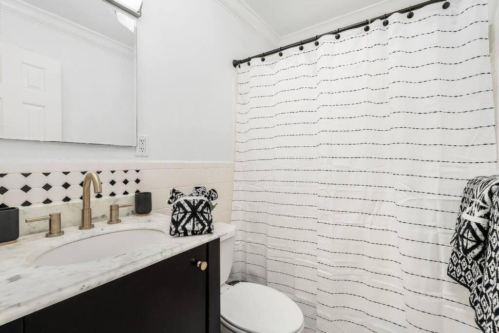 Holiday home Lovely 2-bdr W/patio, Park!