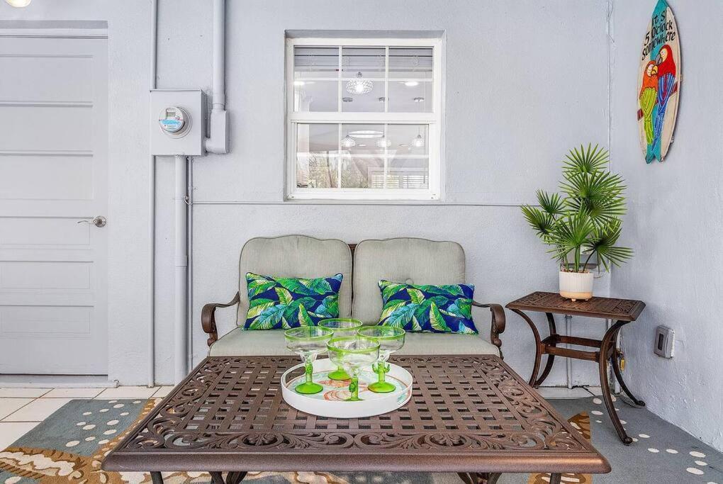 Luxury 4bdr+den Pool Naples