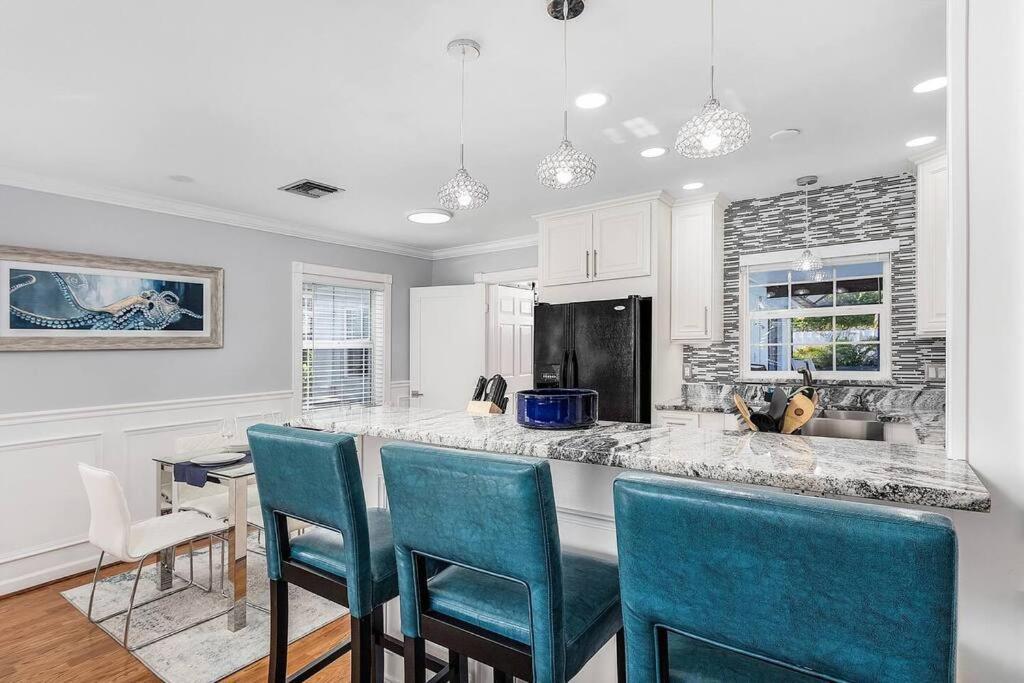 Luxury 4bdr+den Pool Naples