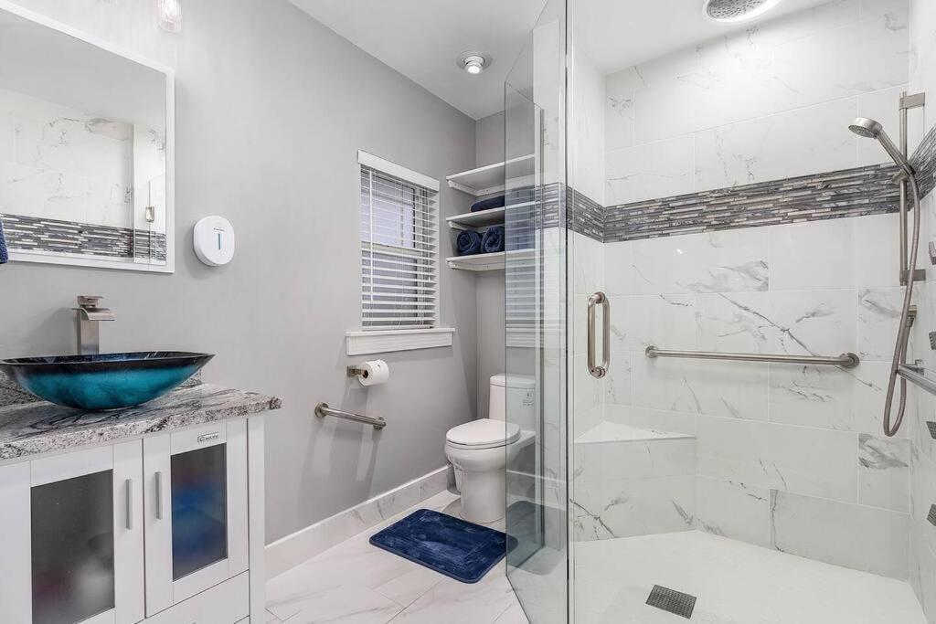 Luxury 4bdr+den Pool Holiday home *