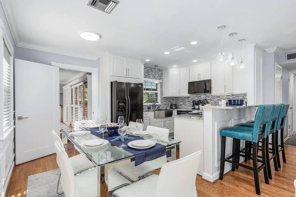 Luxury 4bdr+den Pool * Naples
