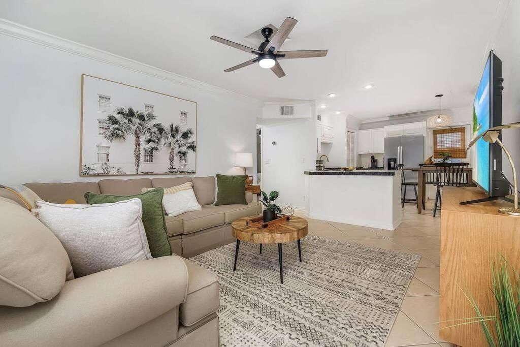 Lovely 2-bdr W/patio, Park! Holiday home *