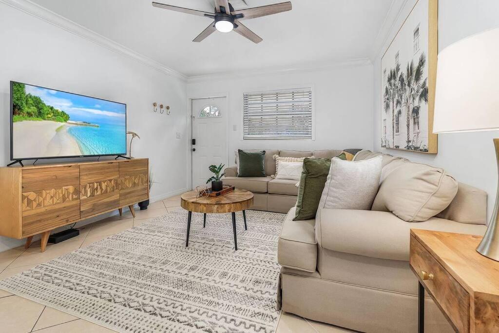 Holiday home Lovely 2-bdr W/patio, Park!