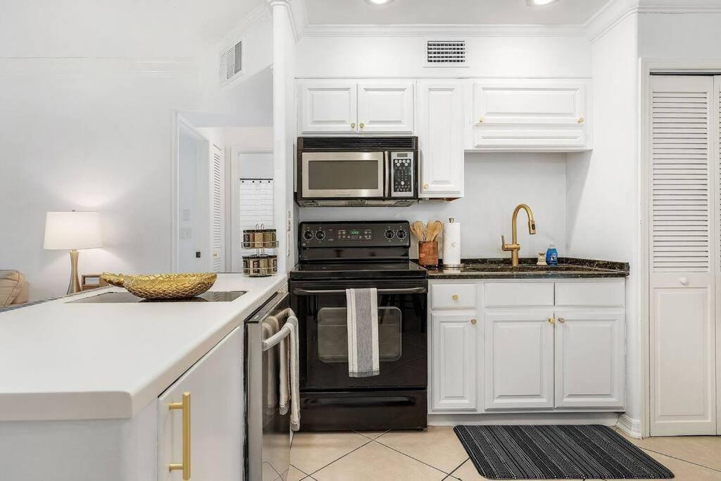 Lovely 2-bdr W/patio, Park! Naples