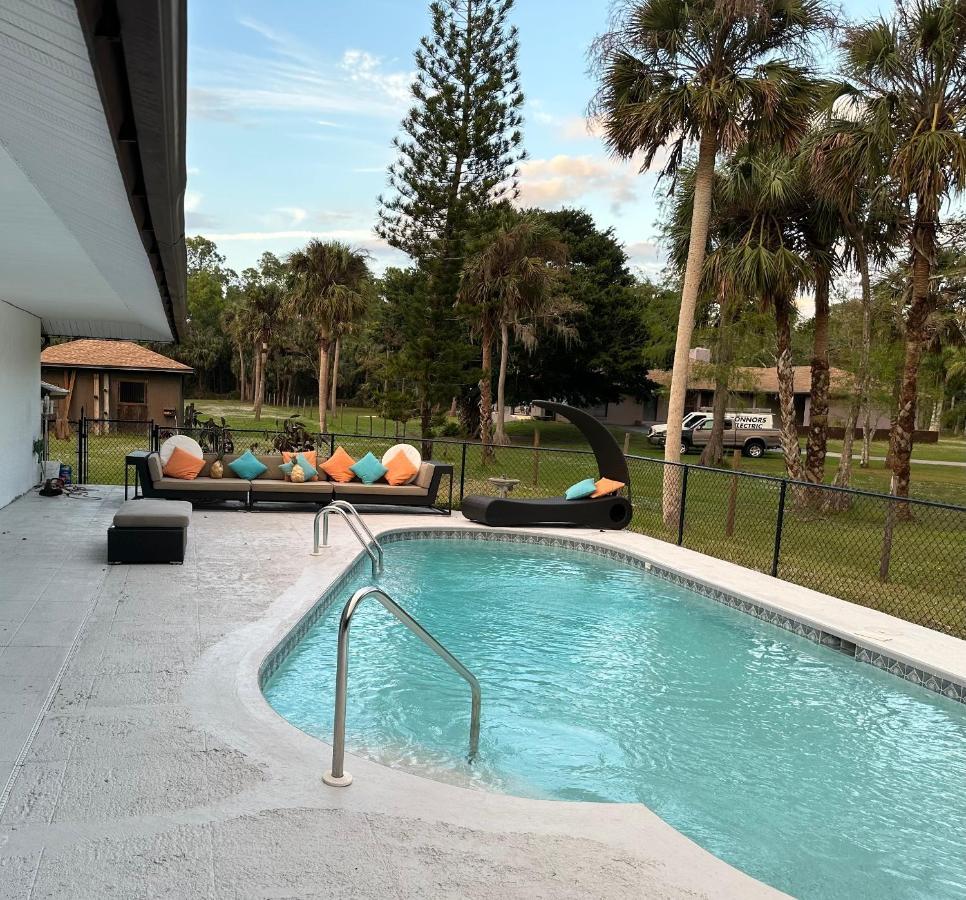 Vacation Pool In The Woods. * Naples