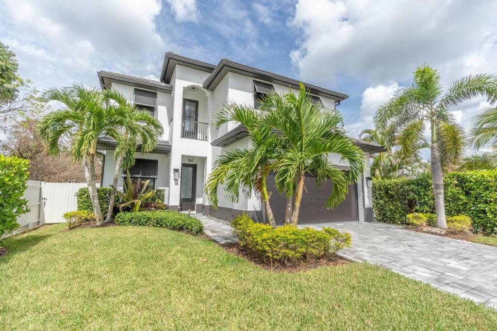 Villa A Beautiful Modern Luxury Naples