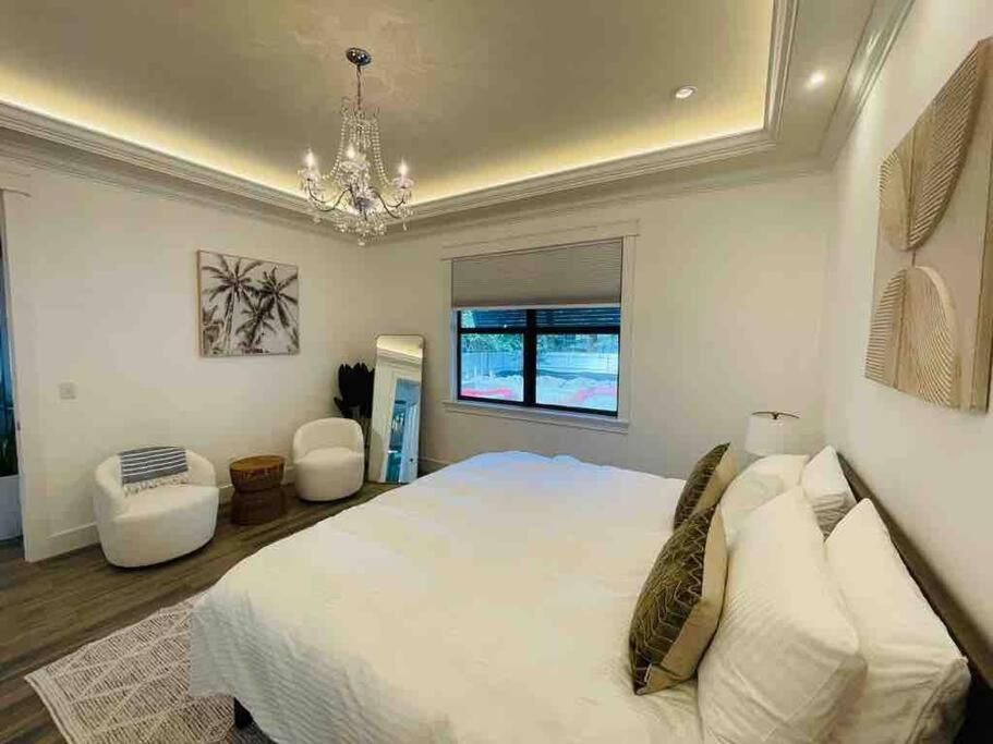 A Beautiful Modern Luxury Naples