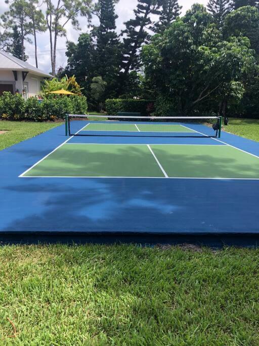 Coastal Vibes, Pickleball Court, One Mile To The * Naples