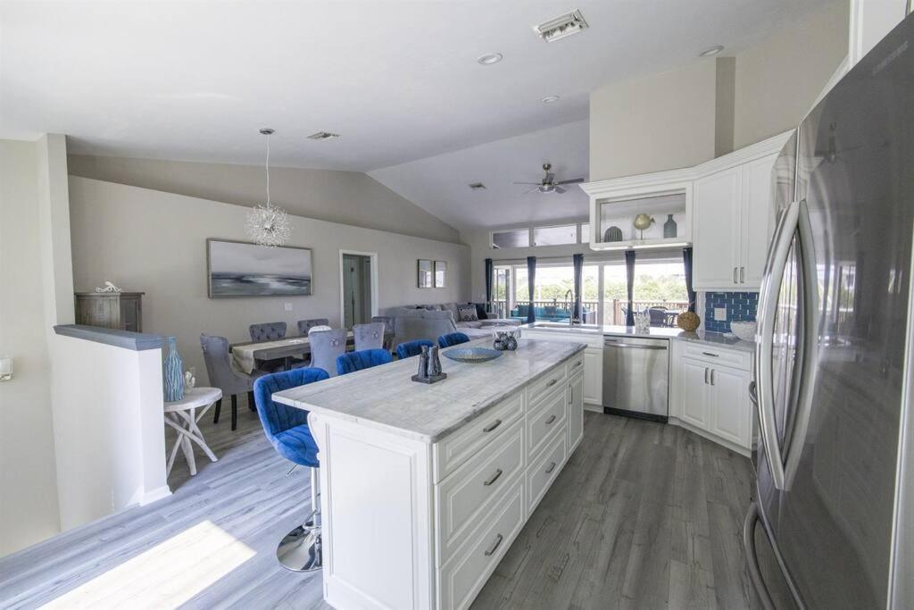 Capri Charm Remodeled Oasis W/ Heated Pool-kayaks * Naples