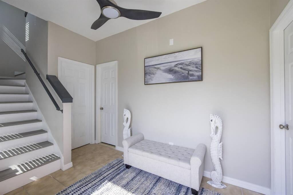 Capri Charm Remodeled Oasis W/ Heated Pool-kayaks * Naples
