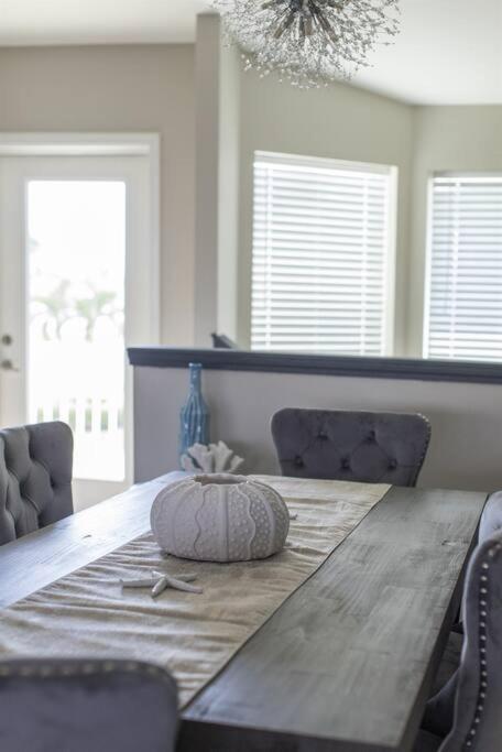 Capri Charm Remodeled Oasis W/ Heated Pool-kayaks