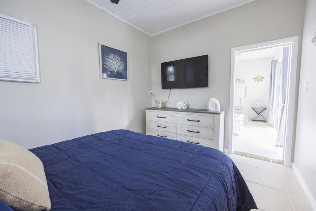 Capri Charm Remodeled Oasis W/ Heated Pool-kayaks Holiday home