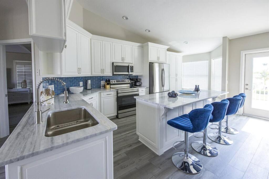 Capri Charm Remodeled Oasis W/ Heated Pool-kayaks *